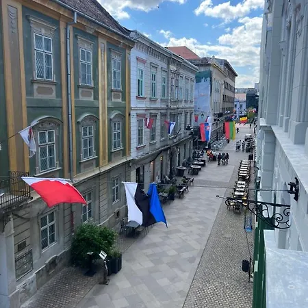 Lägenhetshotell Visaj Deluxe Downtown