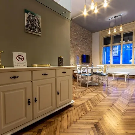 Lägenhetshotell Visaj Deluxe Downtown