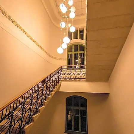 Visaj Deluxe Downtown