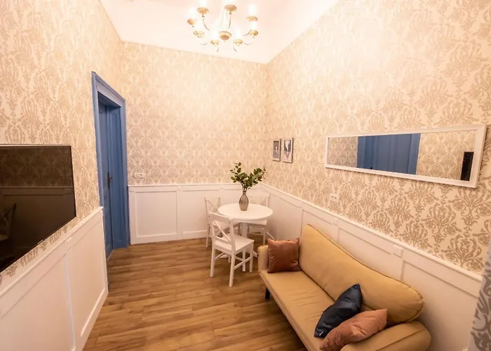 מלון דירות Visaj Deluxe Downtown 3*