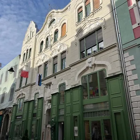 מלון דירות Visaj Deluxe Downtown 3*